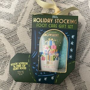 Holiday Stocking Foot Care Gift Set - Green